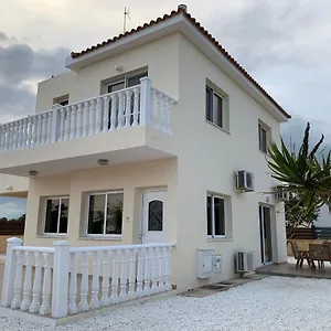 https://villa-moonlight-sea-view.hotelsatayianapa.com