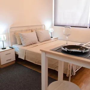 https://urban-deluxe-apartments-ad.hotels-of-thessaloniki.com
